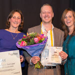 Juryvoorzitter Marieke van Heek, Matthijs van der Linden van CAK en Mariska Smits van Award partner Compagnon