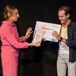 Laurent Scholten van REcruitz.io neemt de Recruitment Tech Award 2016 in ontvangst in de categorie ‘Best tooling’